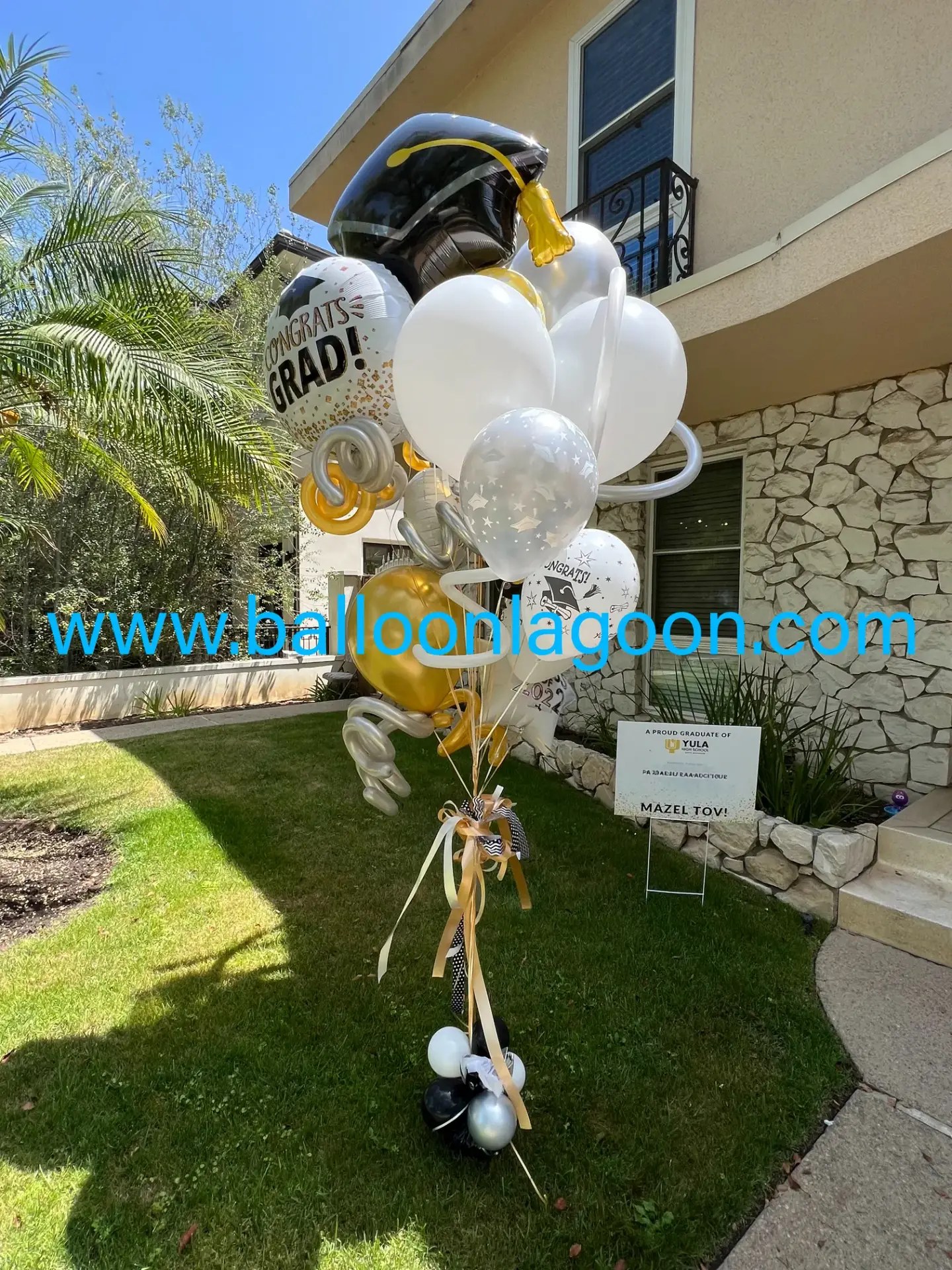 Commencement balloon display for a Los Angeles graduation